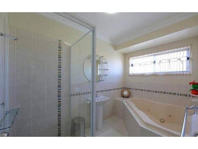 16 Avalon Street, Burnett Heads QLD 4670