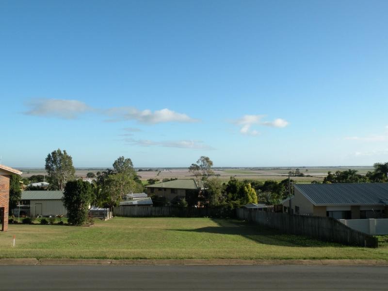 18 Bayview Terrace, Qunaba QLD 4670