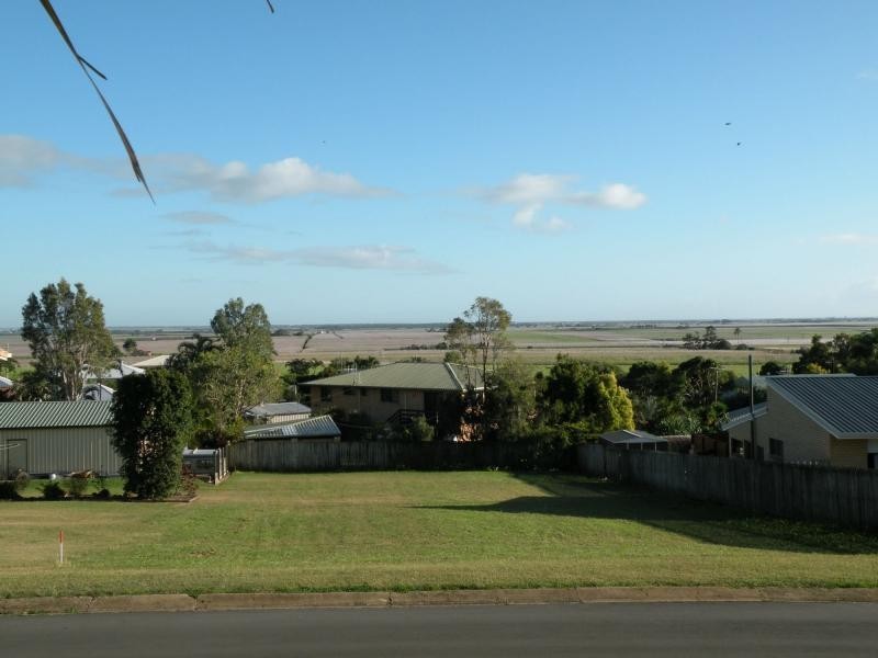 18 Bayview Terrace, Qunaba QLD 4670