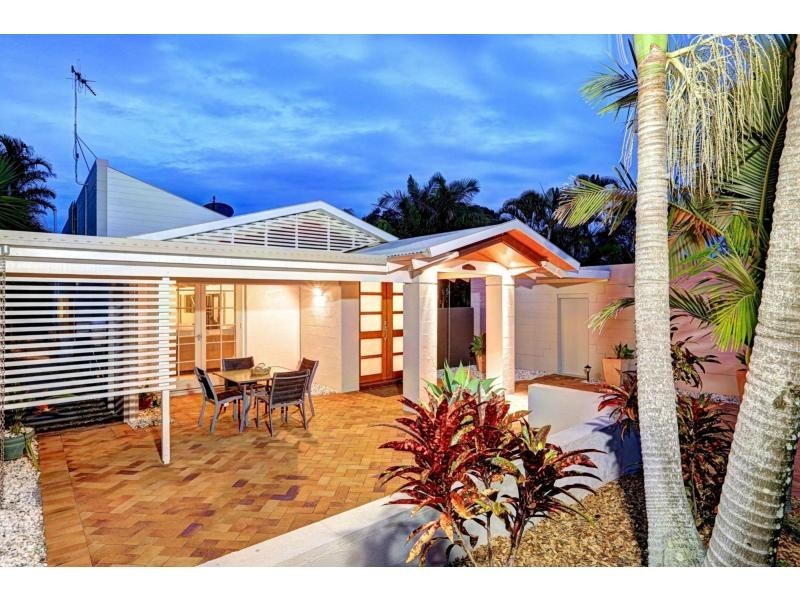 9 Dooley Street, Bargara QLD 4670