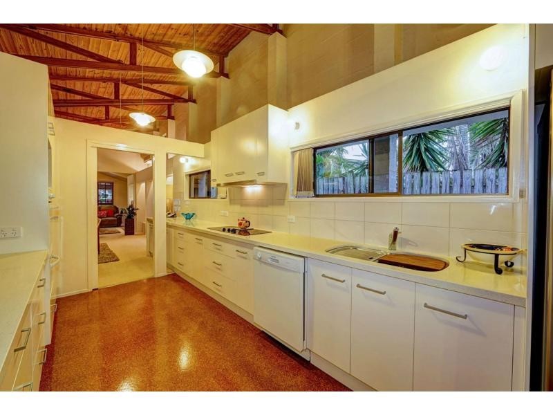 9 Dooley Street, Bargara QLD 4670