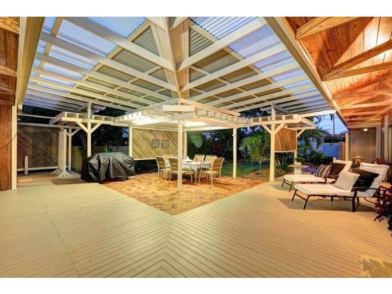 9 Dooley Street, Bargara QLD 4670