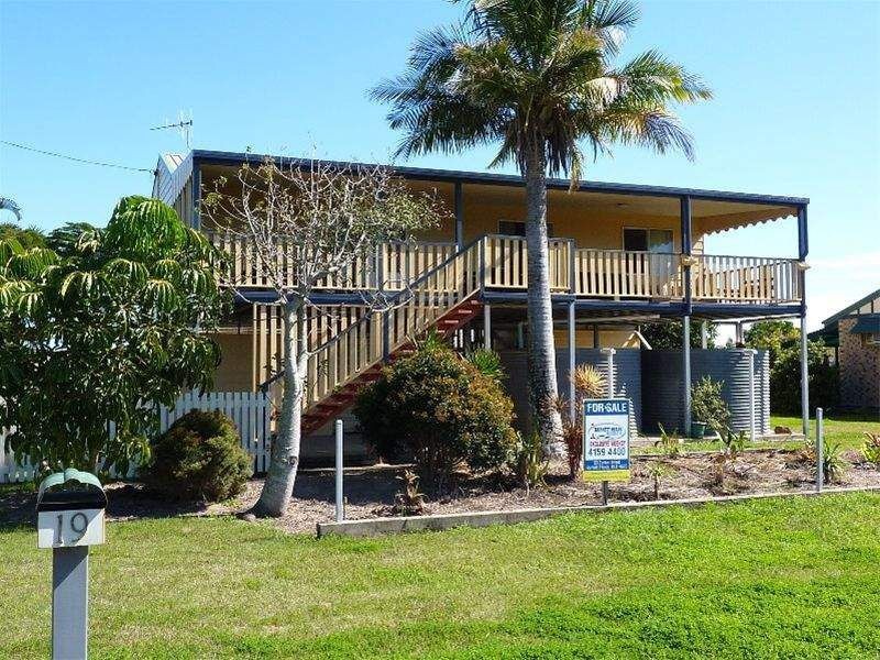 19 Burnett Heads Road, Burnett Heads QLD 4670