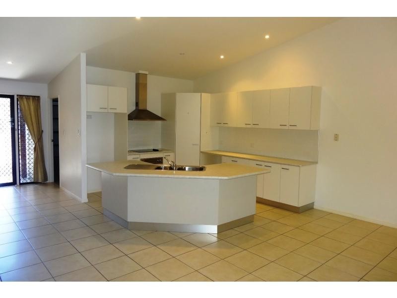 Villa 2/41 Grimwood Street, Bargara QLD 4670