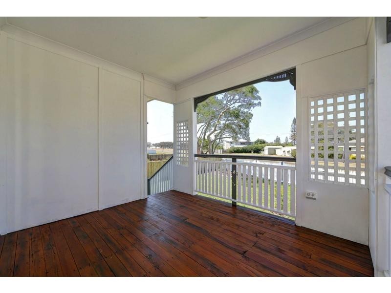 7 Moore Street, Elliott Heads QLD 4670