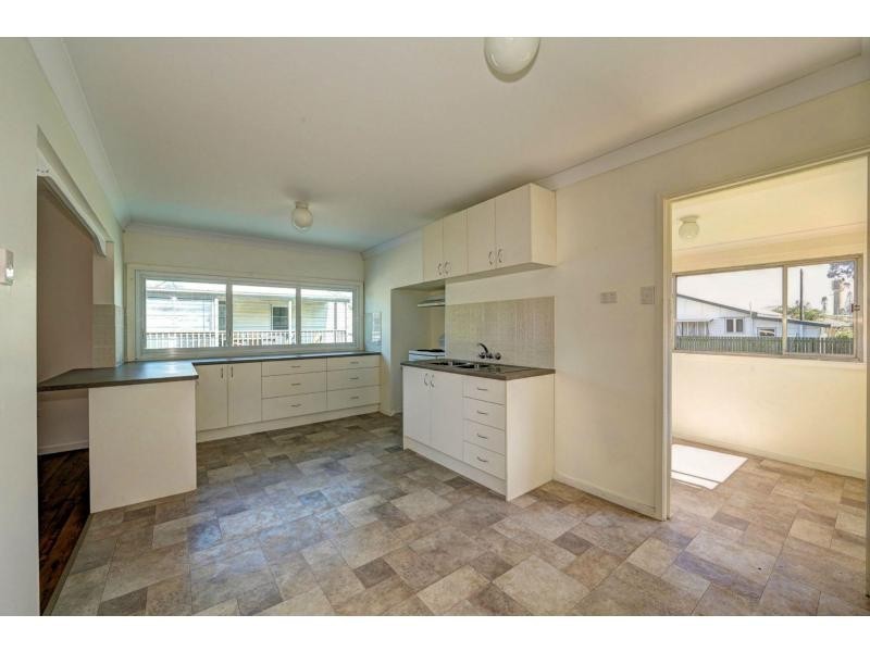 7 Moore Street, Elliott Heads QLD 4670