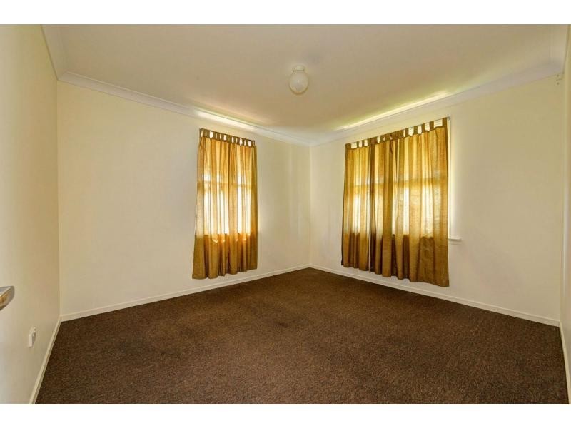7 Moore Street, Elliott Heads QLD 4670