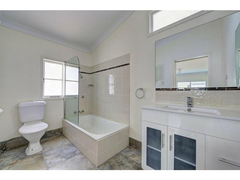 7 Moore Street, Elliott Heads QLD 4670