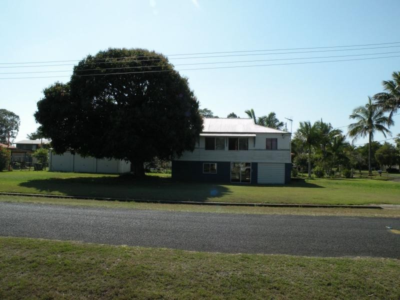 9 McIntosh Avenue, Elliott Heads QLD 4670