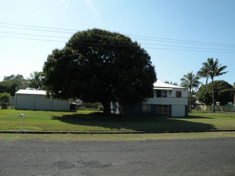 9 McIntosh Avenue, Elliott Heads QLD 4670