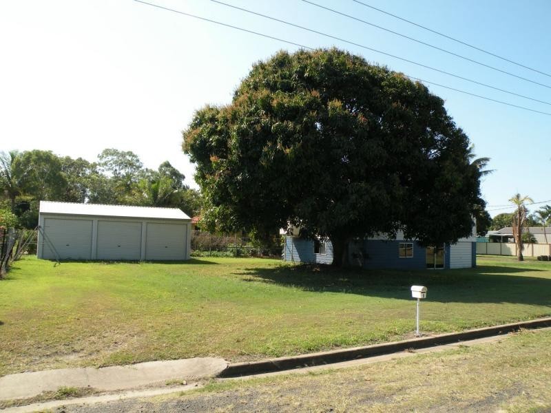 9 McIntosh Avenue, Elliott Heads QLD 4670