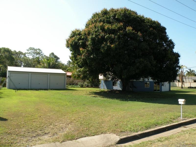 9 McIntosh Avenue, Elliott Heads QLD 4670