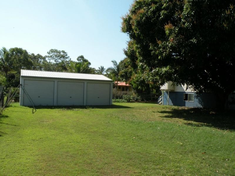 9 McIntosh Avenue, Elliott Heads QLD 4670