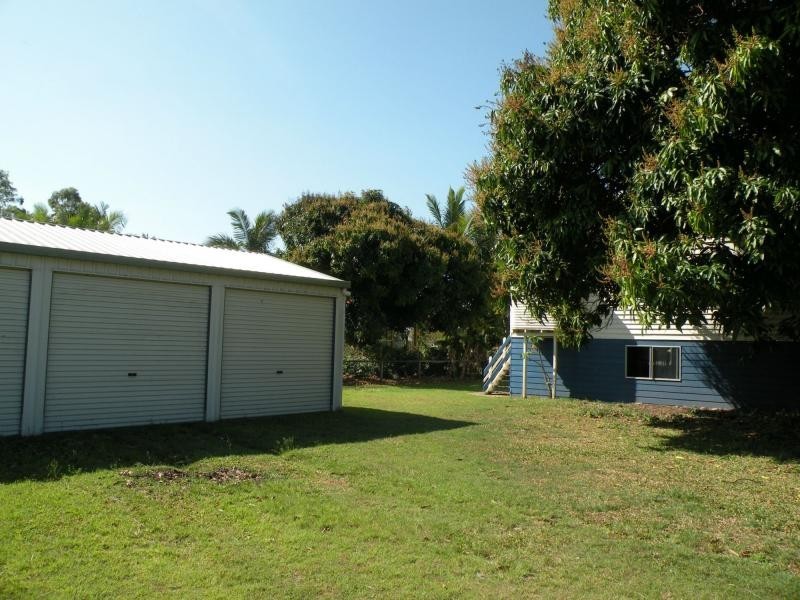 9 McIntosh Avenue, Elliott Heads QLD 4670