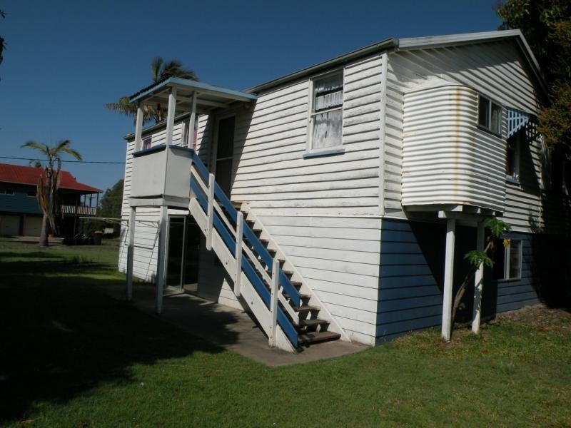 9 McIntosh Avenue, Elliott Heads QLD 4670