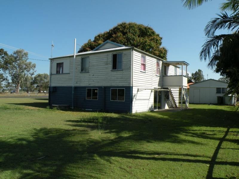 9 McIntosh Avenue, Elliott Heads QLD 4670