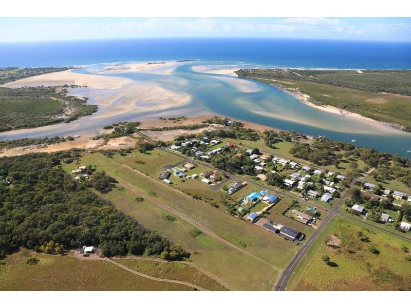 9 McIntosh Avenue, Elliott Heads QLD 4670