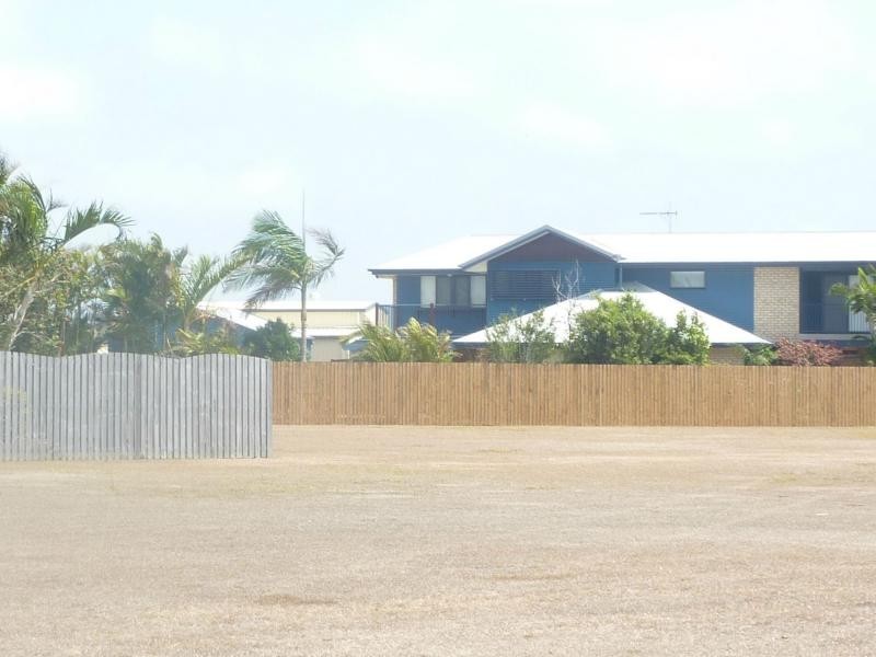 7 Tide Court, Burnett Heads QLD 4670