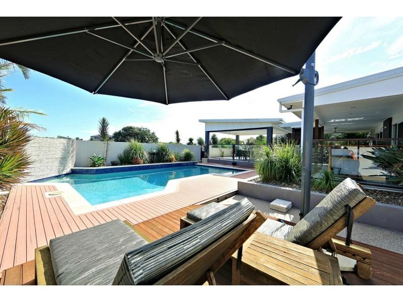 3 Spyglass Court, Coral Cove QLD 4670