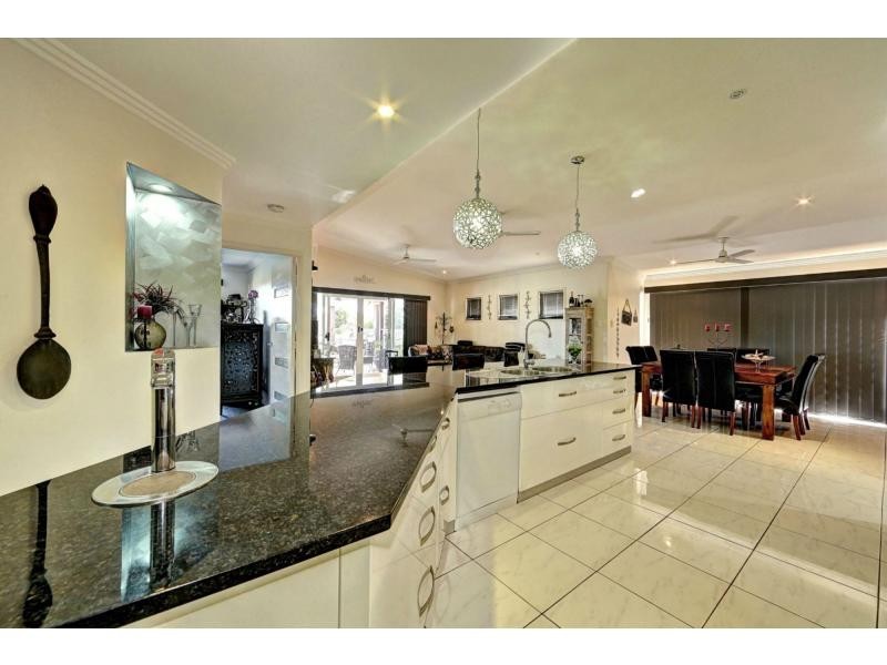 3 Spyglass Court, Coral Cove QLD 4670