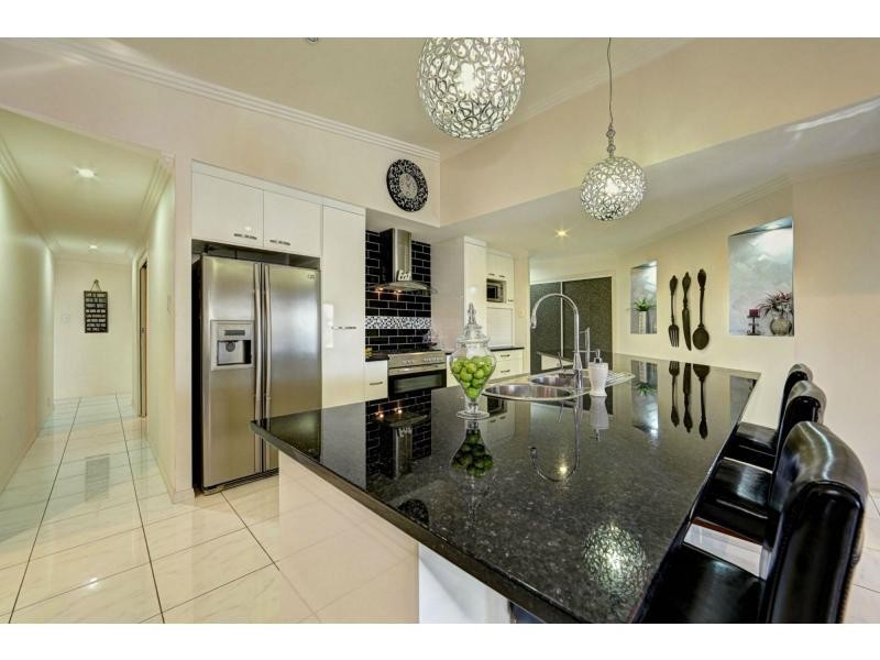 3 Spyglass Court, Coral Cove QLD 4670