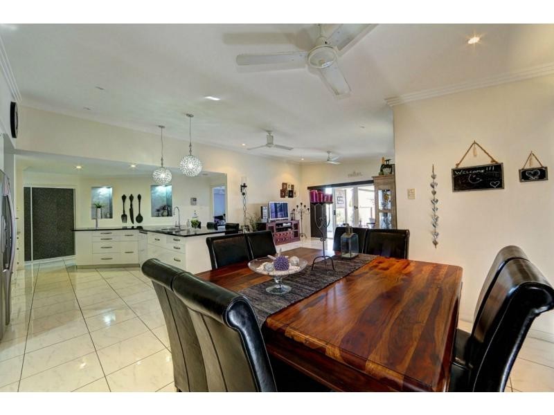 3 Spyglass Court, Coral Cove QLD 4670