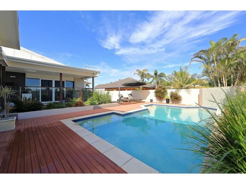 3 Spyglass Court, Coral Cove QLD 4670
