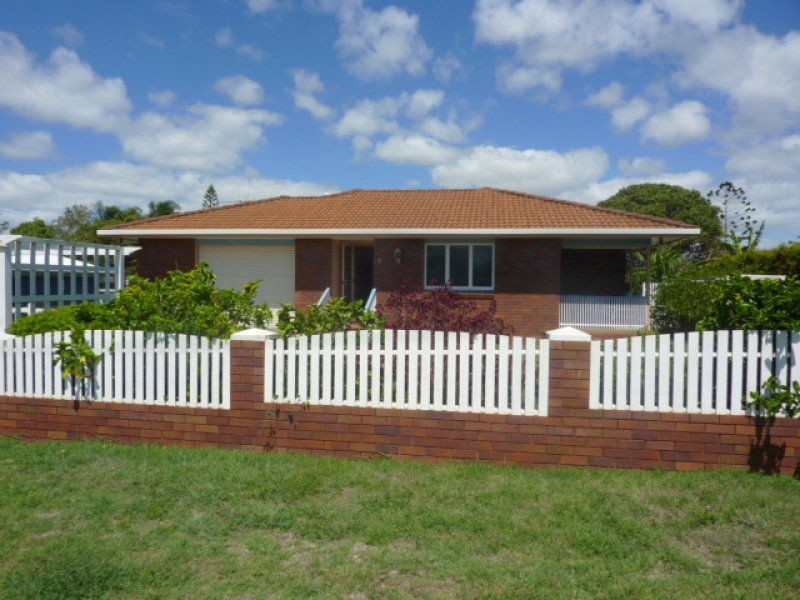 3 Burns Street, Burnett Heads QLD 4670