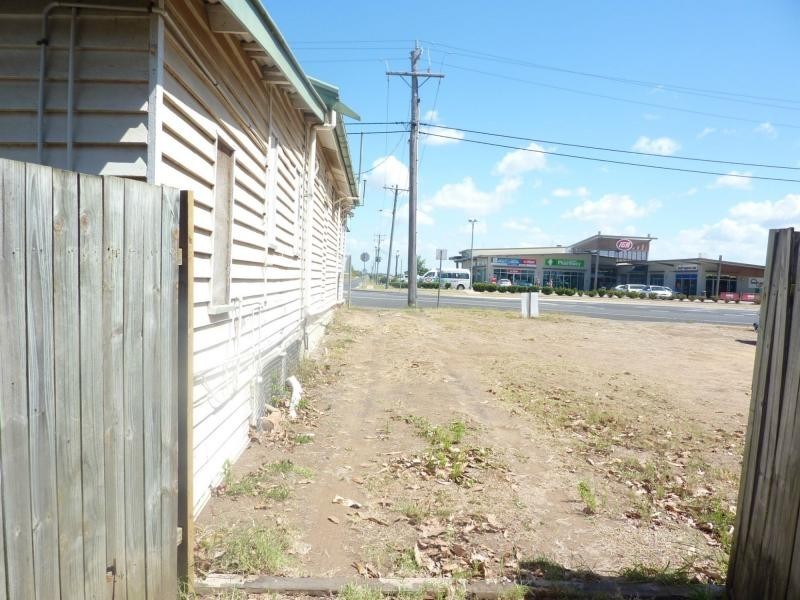 35 Zunker Street, Burnett Heads QLD 4670