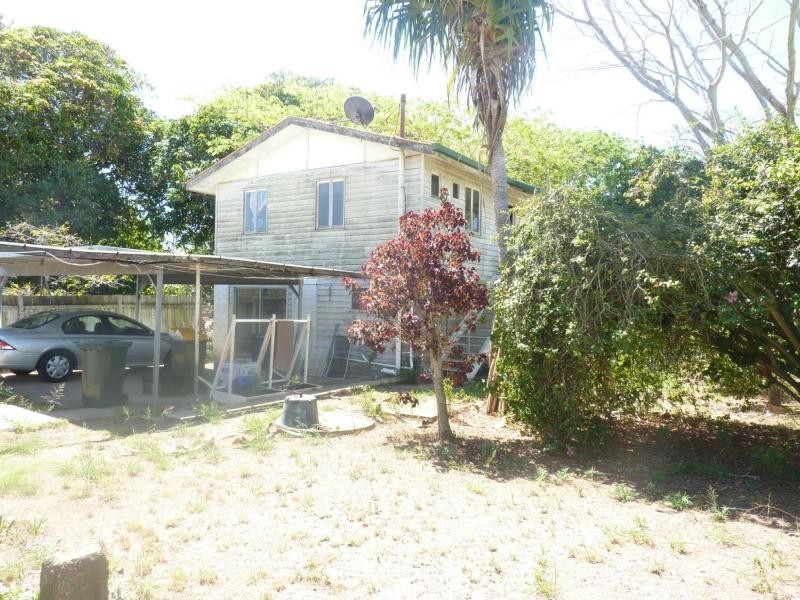 35 Zunker Street, Burnett Heads QLD 4670