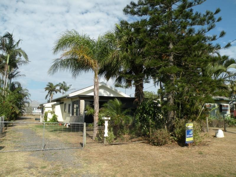 72 Bathurst Street, Elliott Heads QLD 4670