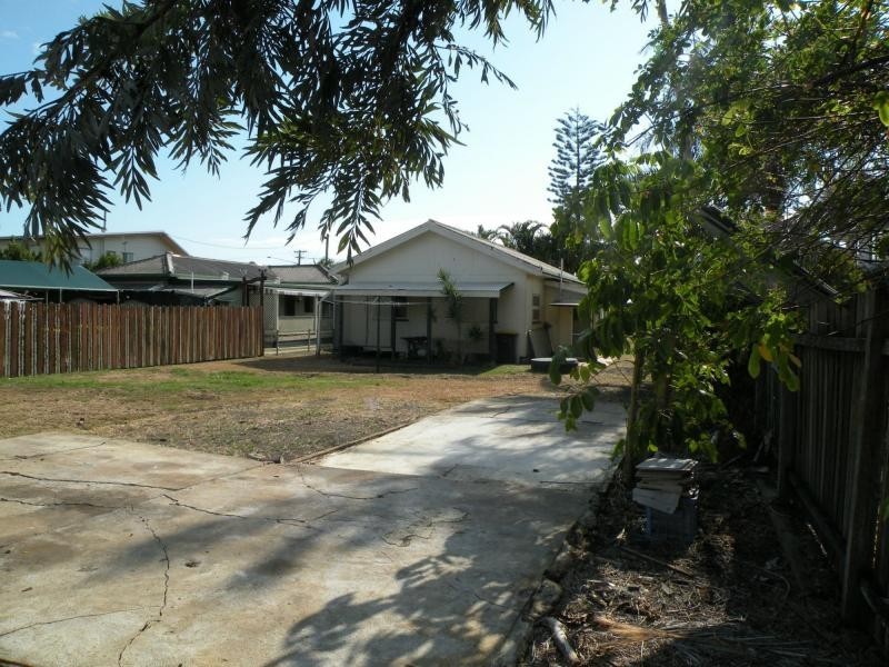 72 Bathurst Street, Elliott Heads QLD 4670