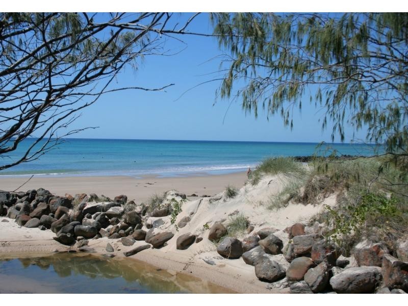 5 Moore Street, Elliott Heads QLD 4670