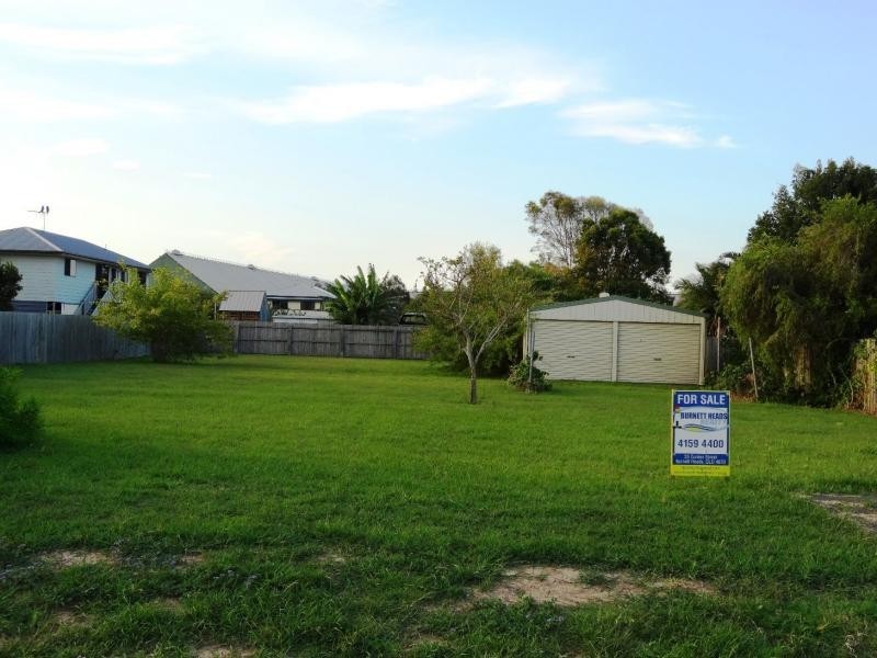 15 Duffy Street, Burnett Heads QLD 4670