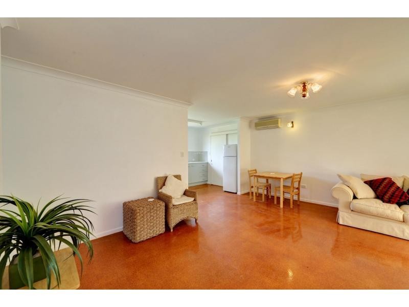 3 Crystal Court, Elliott Heads QLD 4670