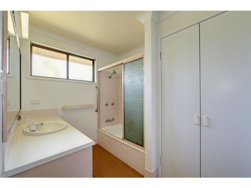 3 Crystal Court, Elliott Heads QLD 4670