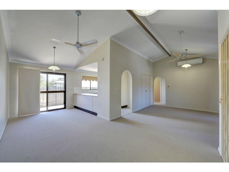 2/3 Holland Street, Bargara QLD 4670