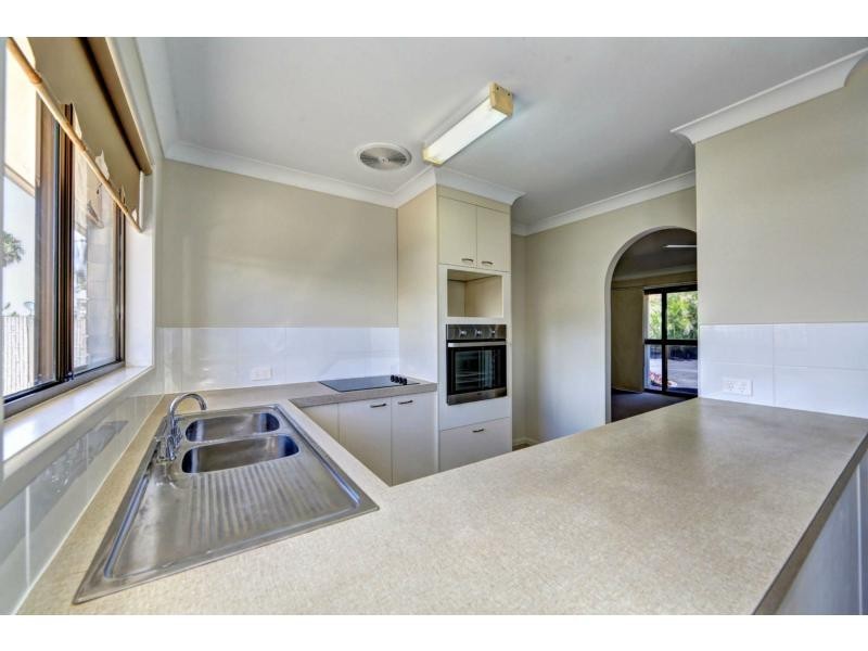 2/3 Holland Street, Bargara QLD 4670
