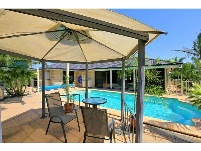 12 Hansen Street, Burnett Heads QLD 4670