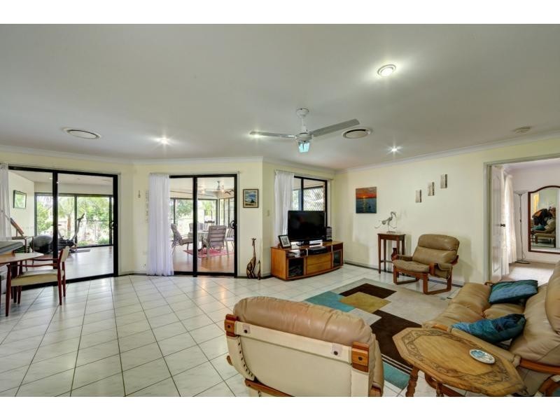12 Hansen Street, Burnett Heads QLD 4670