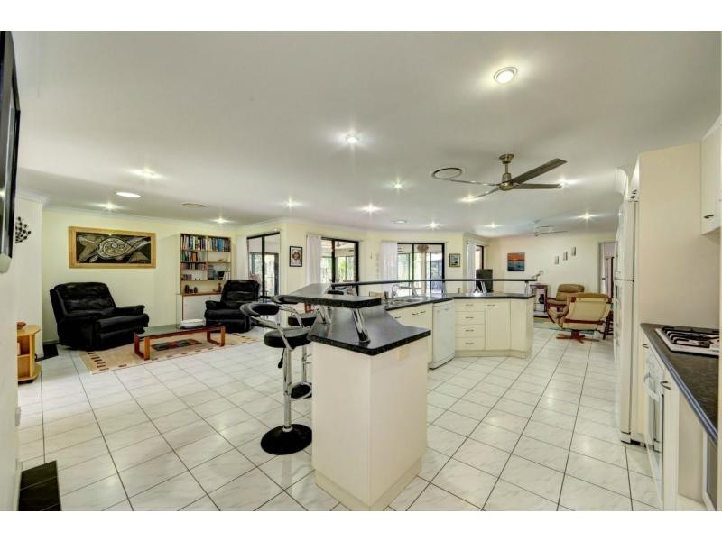 12 Hansen Street, Burnett Heads QLD 4670