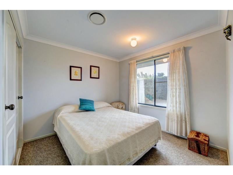 12 Hansen Street, Burnett Heads QLD 4670