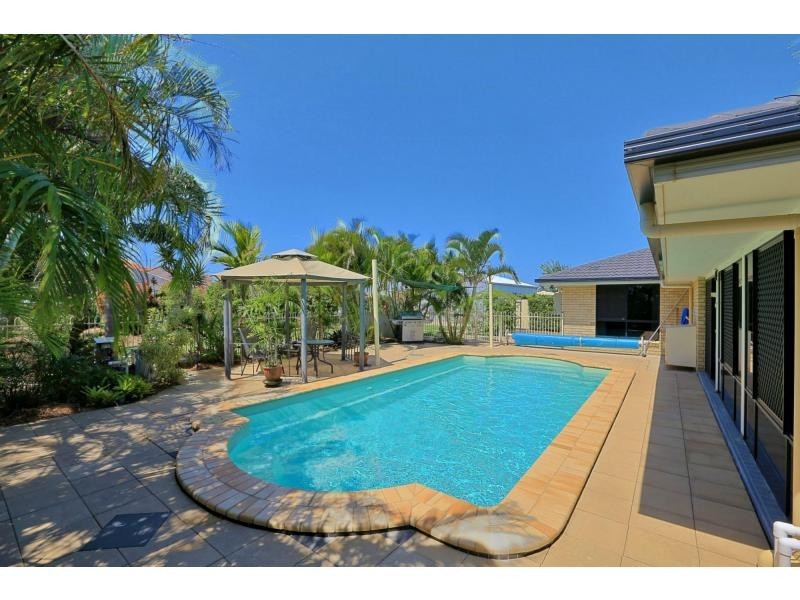 12 Hansen Street, Burnett Heads QLD 4670