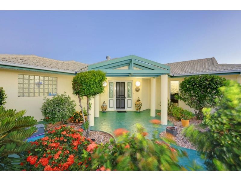 18 Sea Esplanade, Elliott Heads QLD 4670