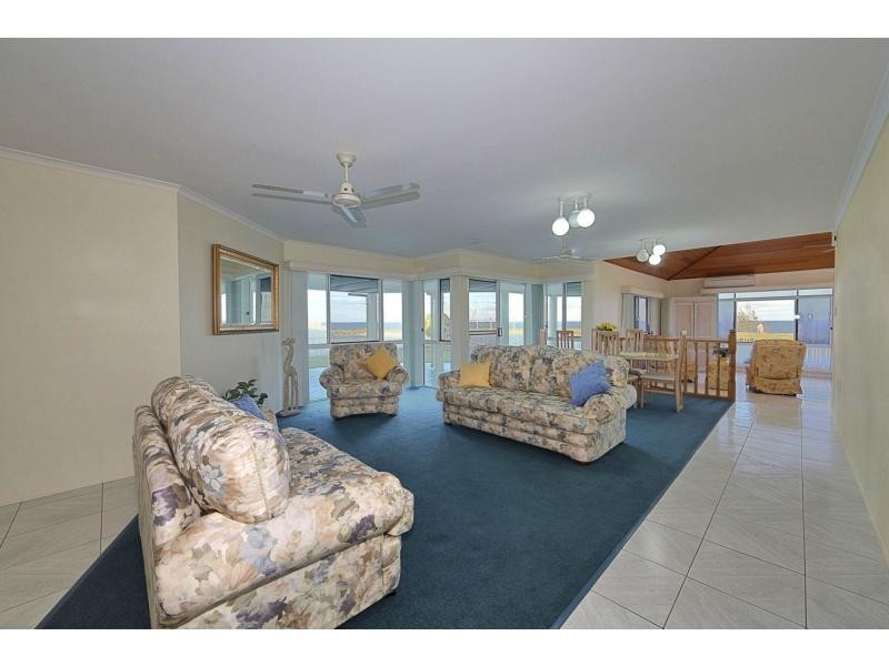 18 Sea Esplanade, Elliott Heads QLD 4670