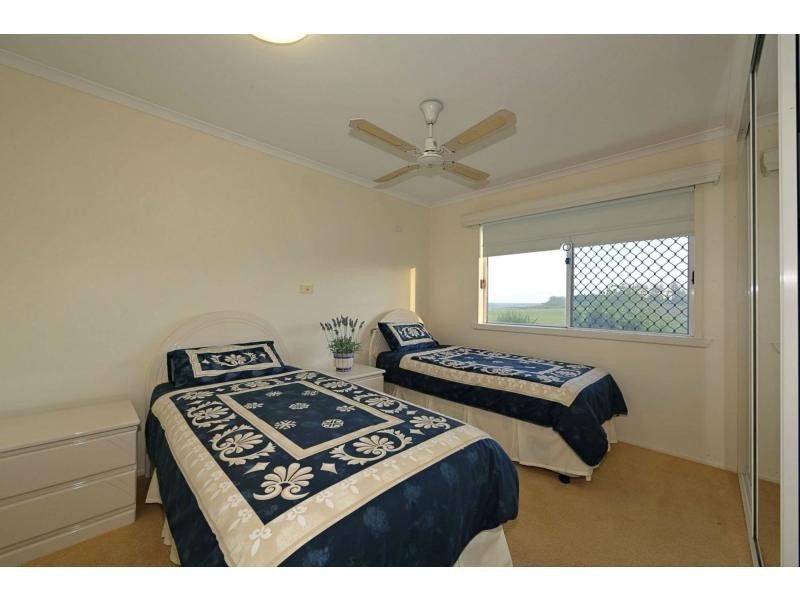 18 Sea Esplanade, Elliott Heads QLD 4670