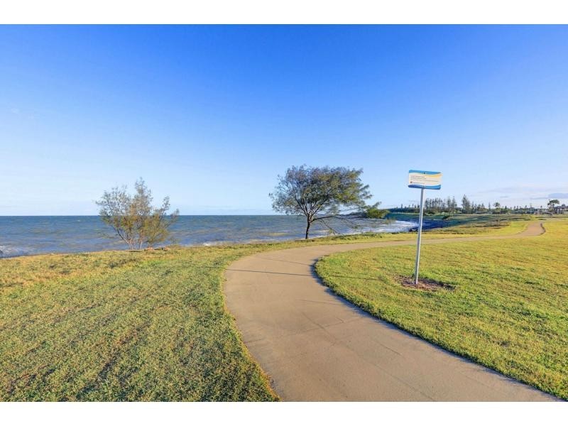 18 Sea Esplanade, Elliott Heads QLD 4670