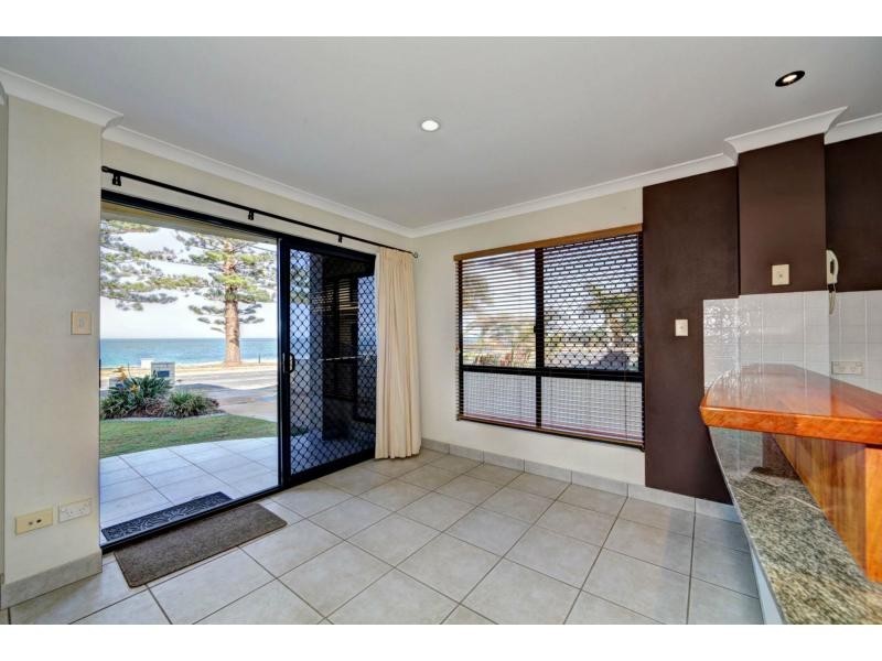 2/81 Esplanade, Bargara QLD 4670
