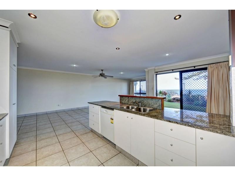 2/81 Esplanade, Bargara QLD 4670