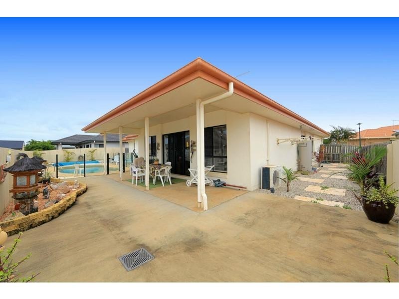 5 Sams Place, Coral Cove QLD 4670